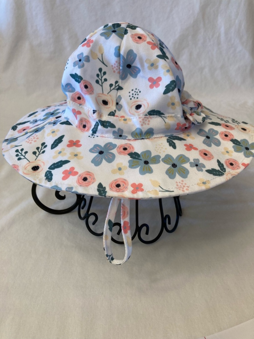 Floral Wide Brim Bucket Hat White with Pastel Flowers and a side bow. NWOT